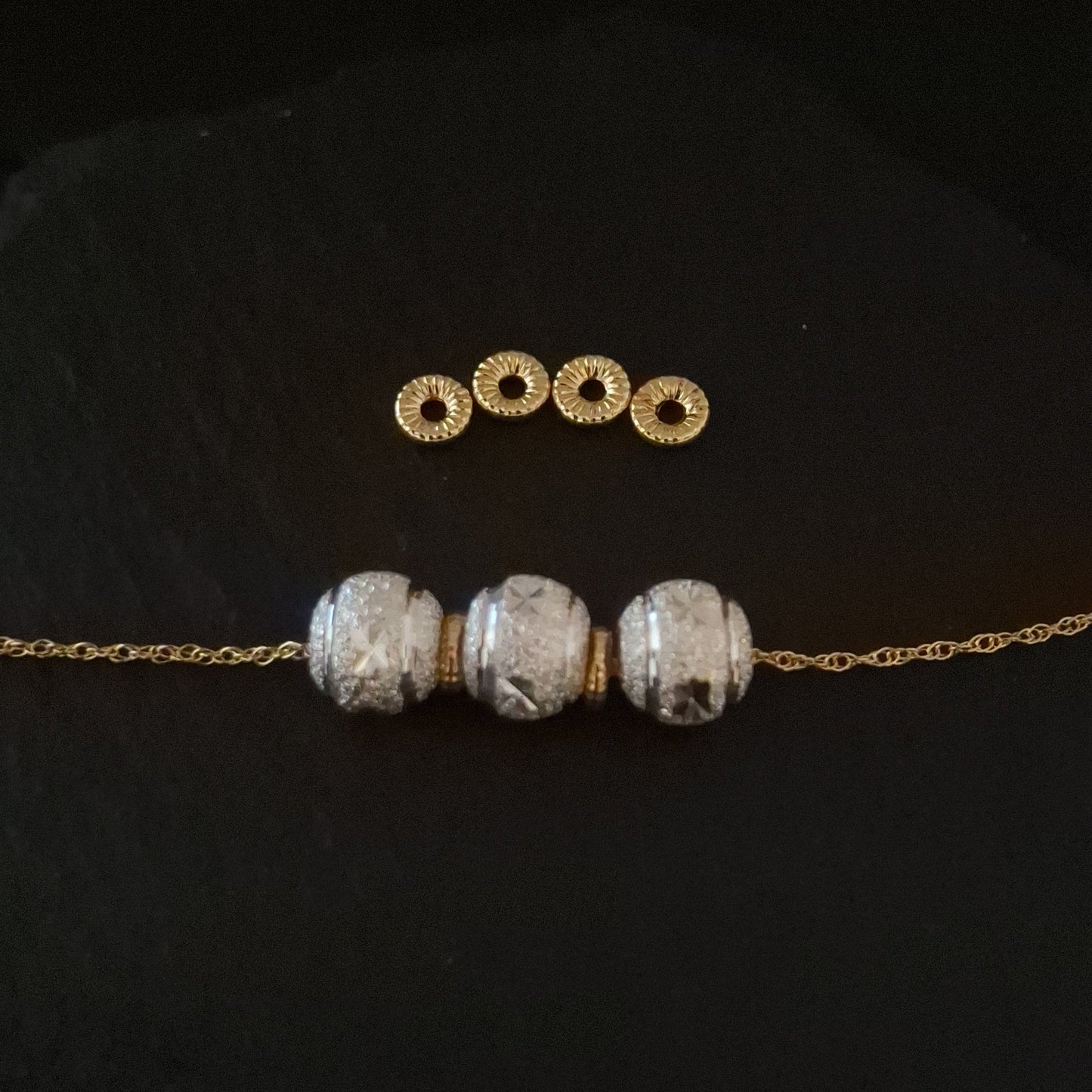 Patterned Spacer Beads