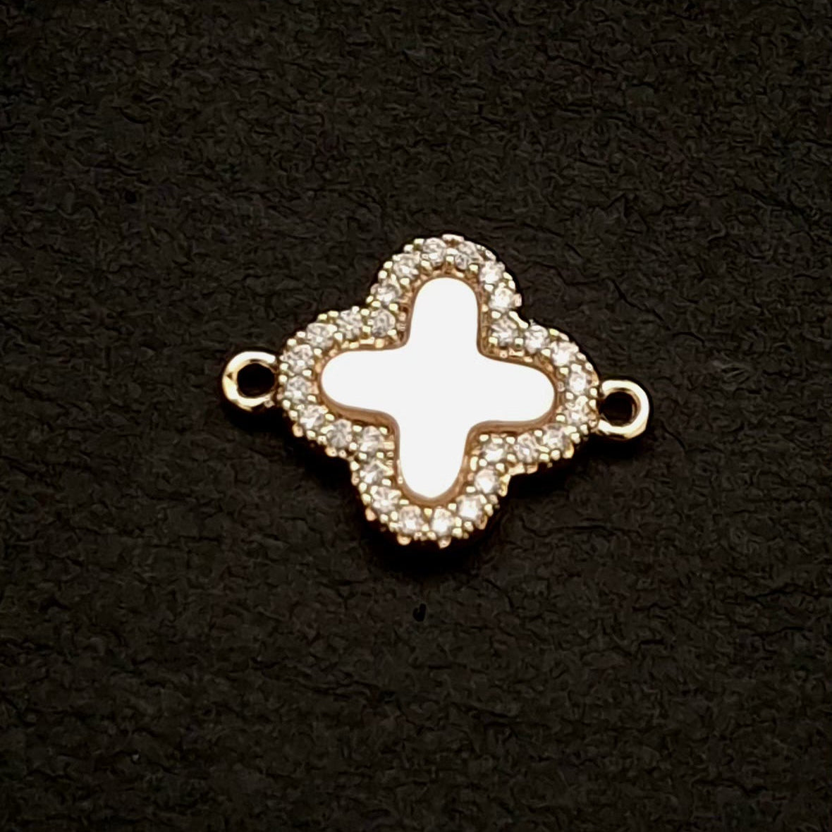 Shell Filled Clover Zircon Outline Connector