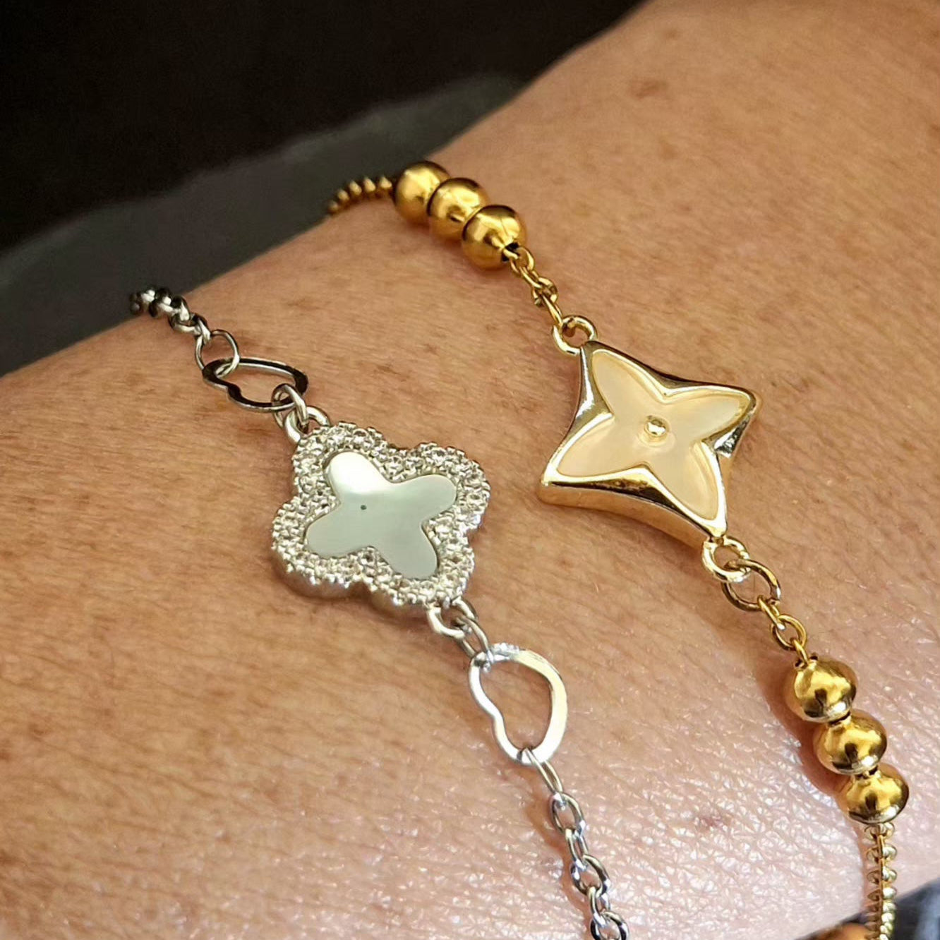 Shell Filled Clover Zircon Outline Connector