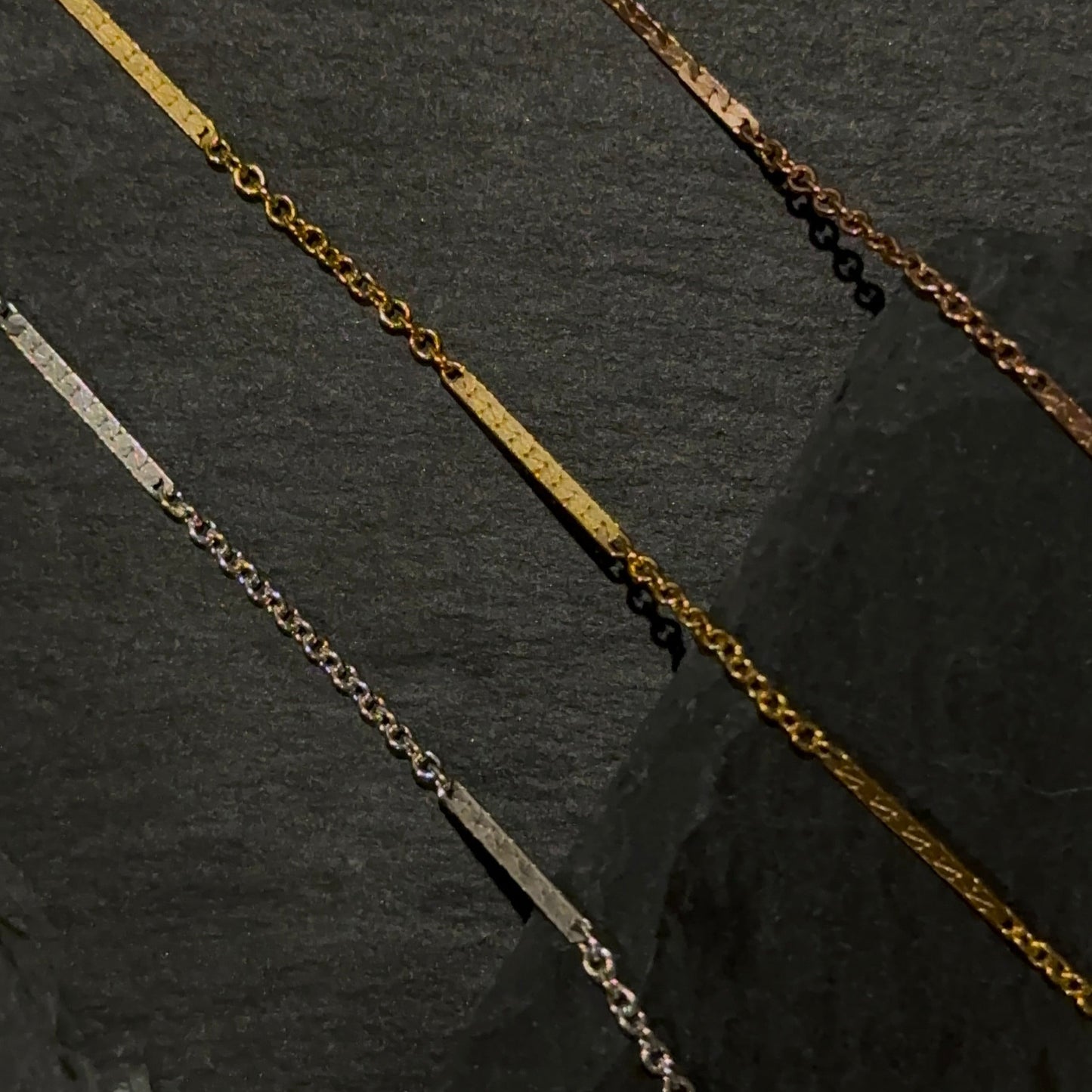 Dapped Long Bar Chain