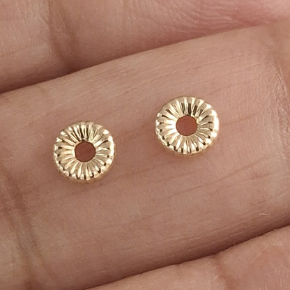 Patterned Spacer Beads