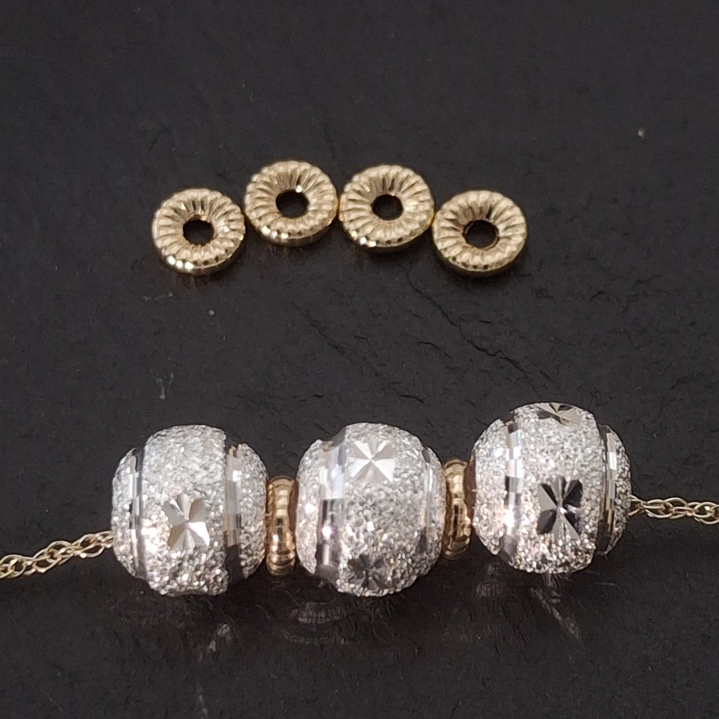 Patterned Spacer Beads