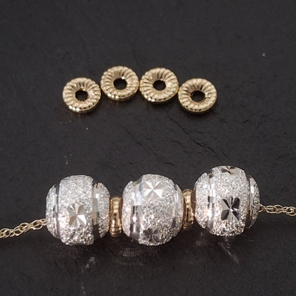 Patterned Spacer Beads