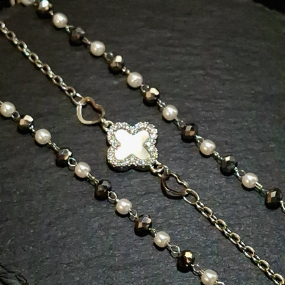 Shell Filled Clover Zircon Outline Connector