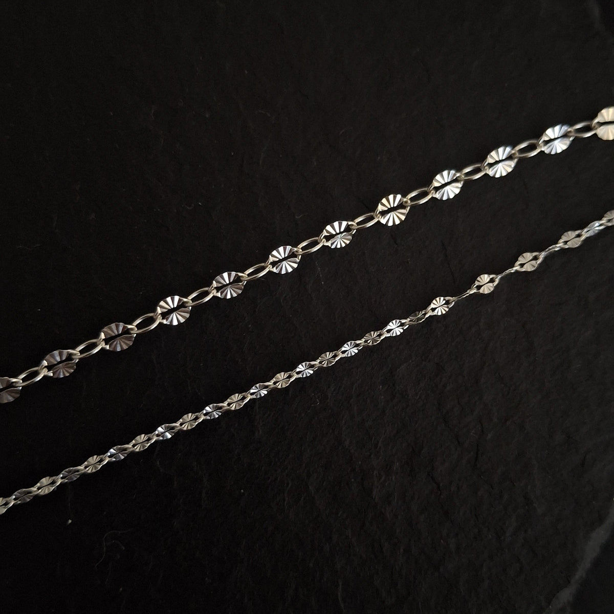 2mm Sunburst Lip Chain