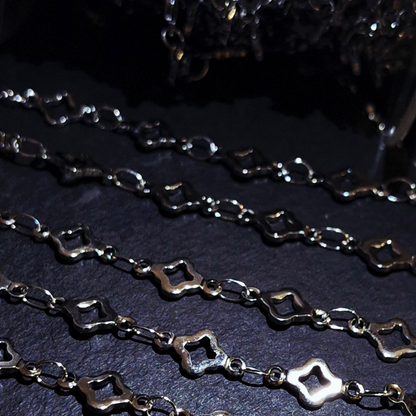 Hollow Clover Chain